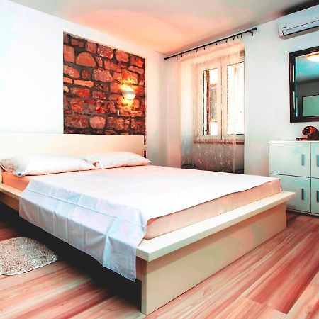 Augusta Apartment Rovigno Esterno foto
