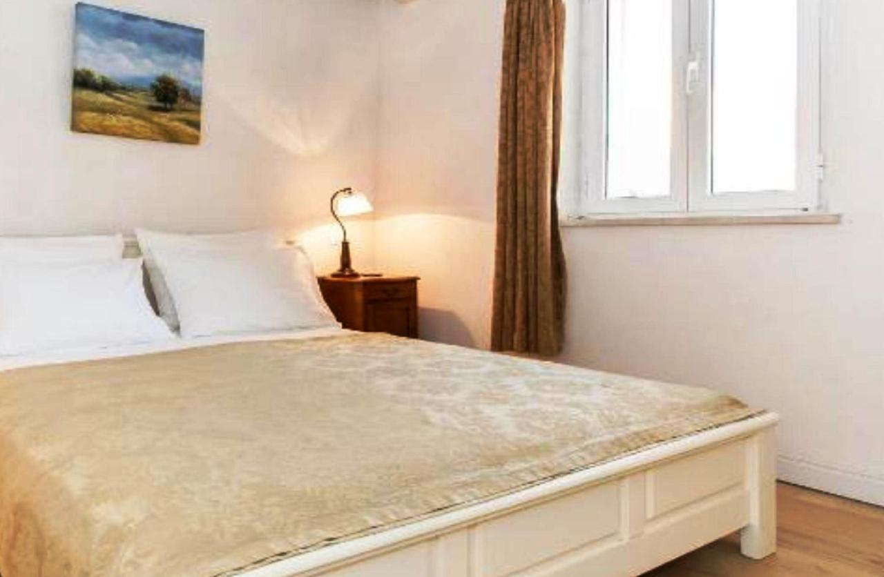 Augusta Apartment Rovigno Esterno foto