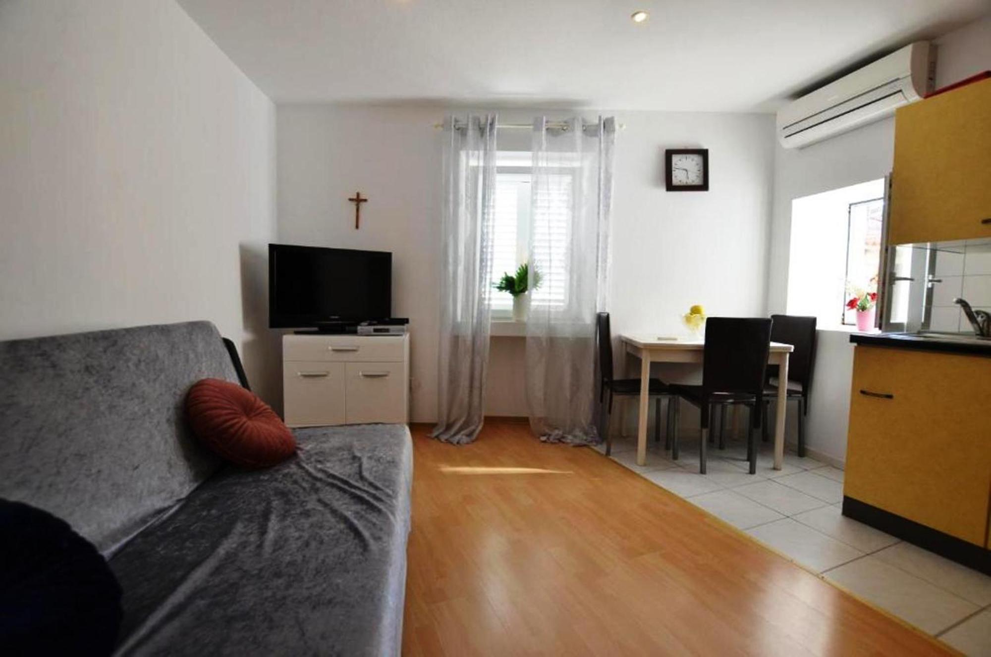 Augusta Apartment Rovigno Esterno foto