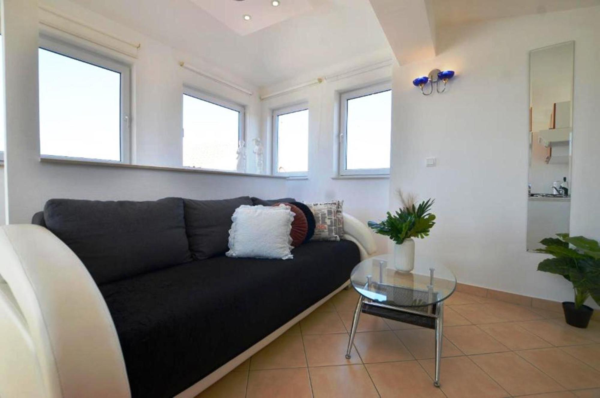 Augusta Apartment Rovigno Esterno foto