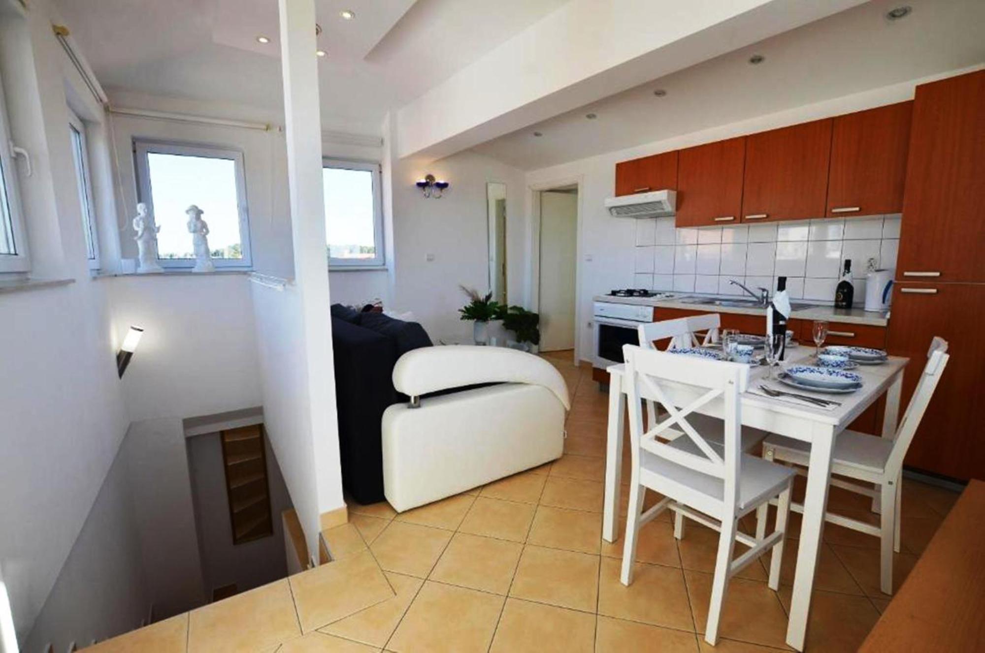 Augusta Apartment Rovigno Esterno foto