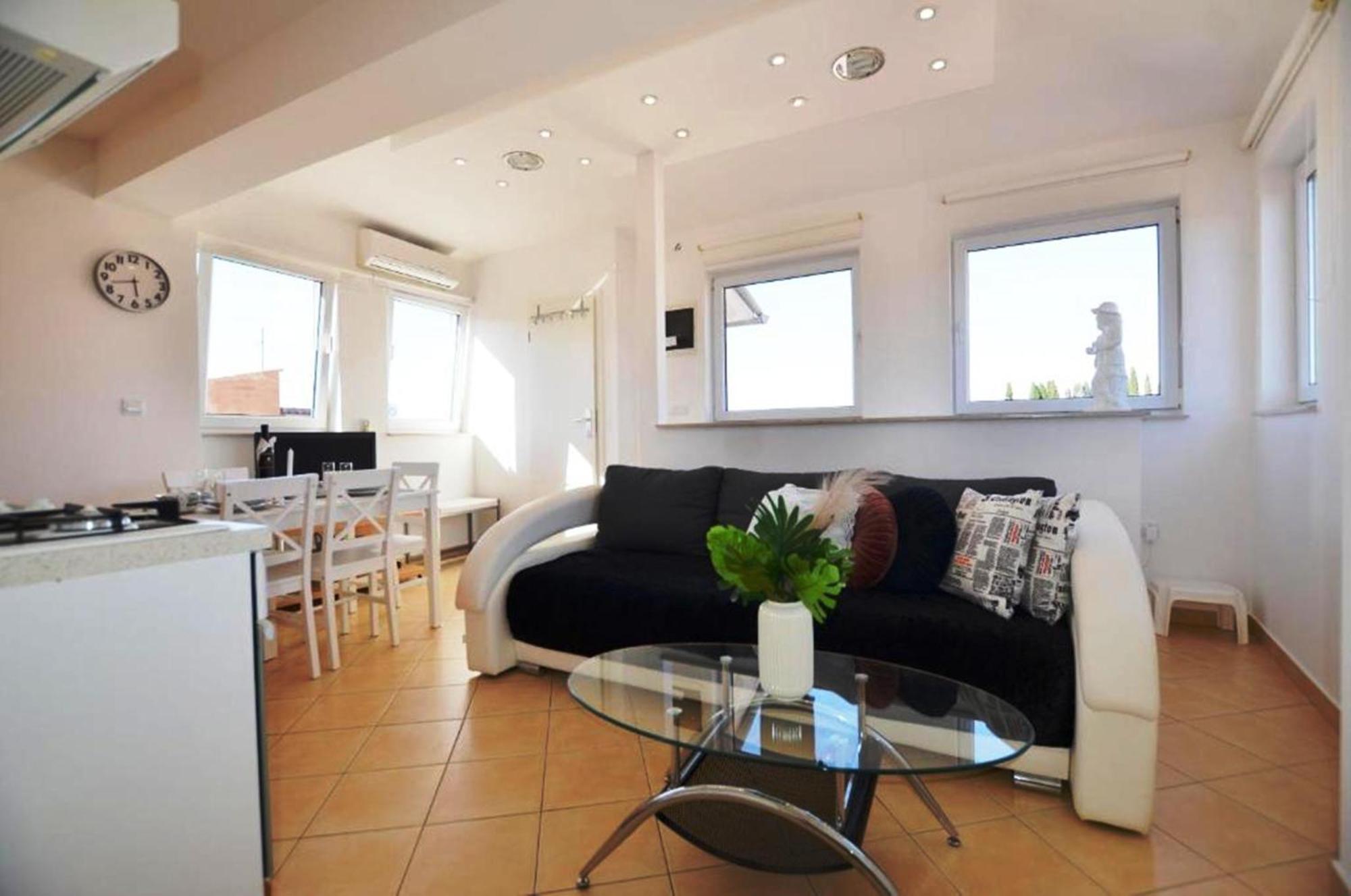 Augusta Apartment Rovigno Esterno foto