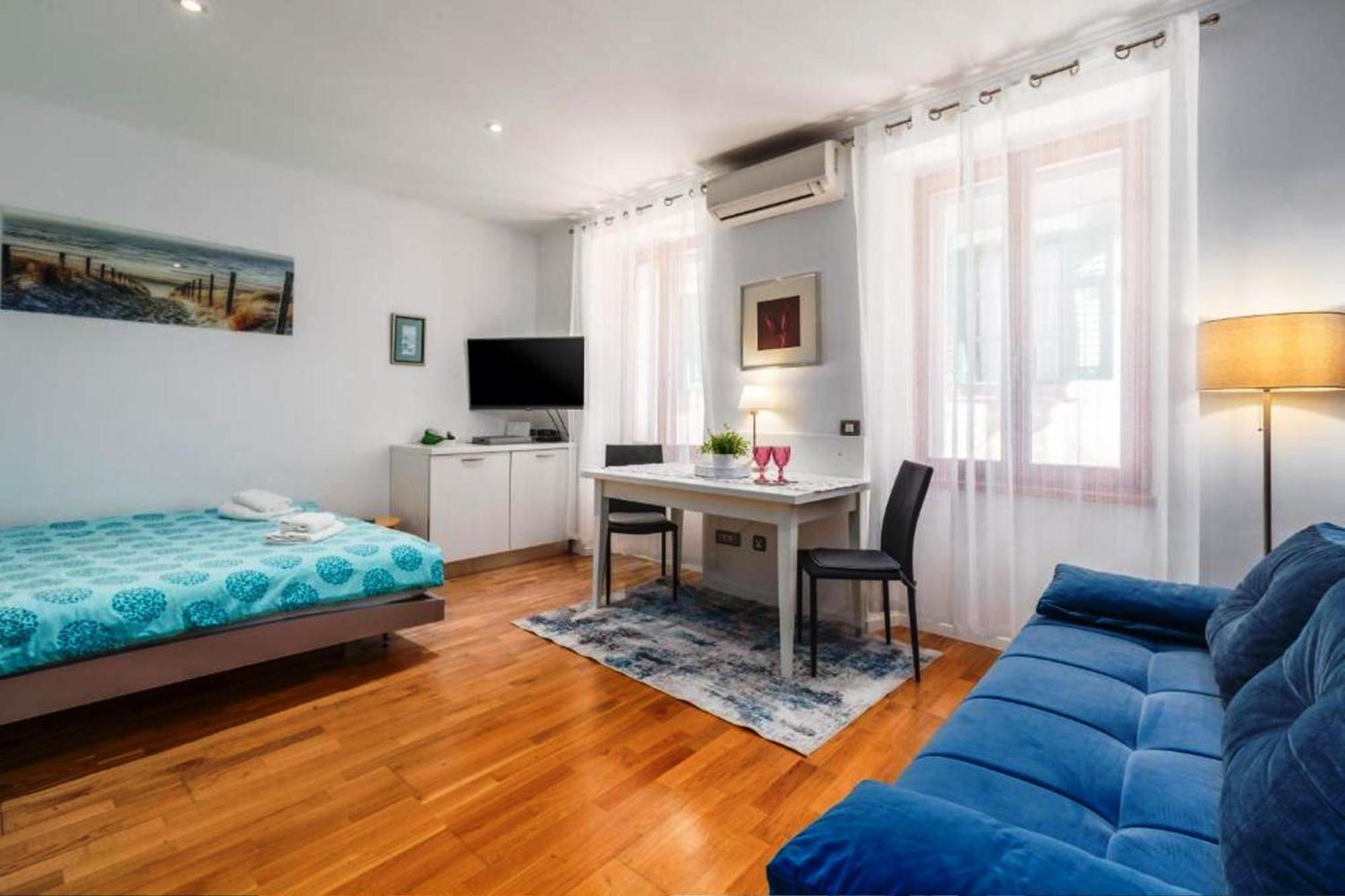 Augusta Apartment Rovigno Esterno foto