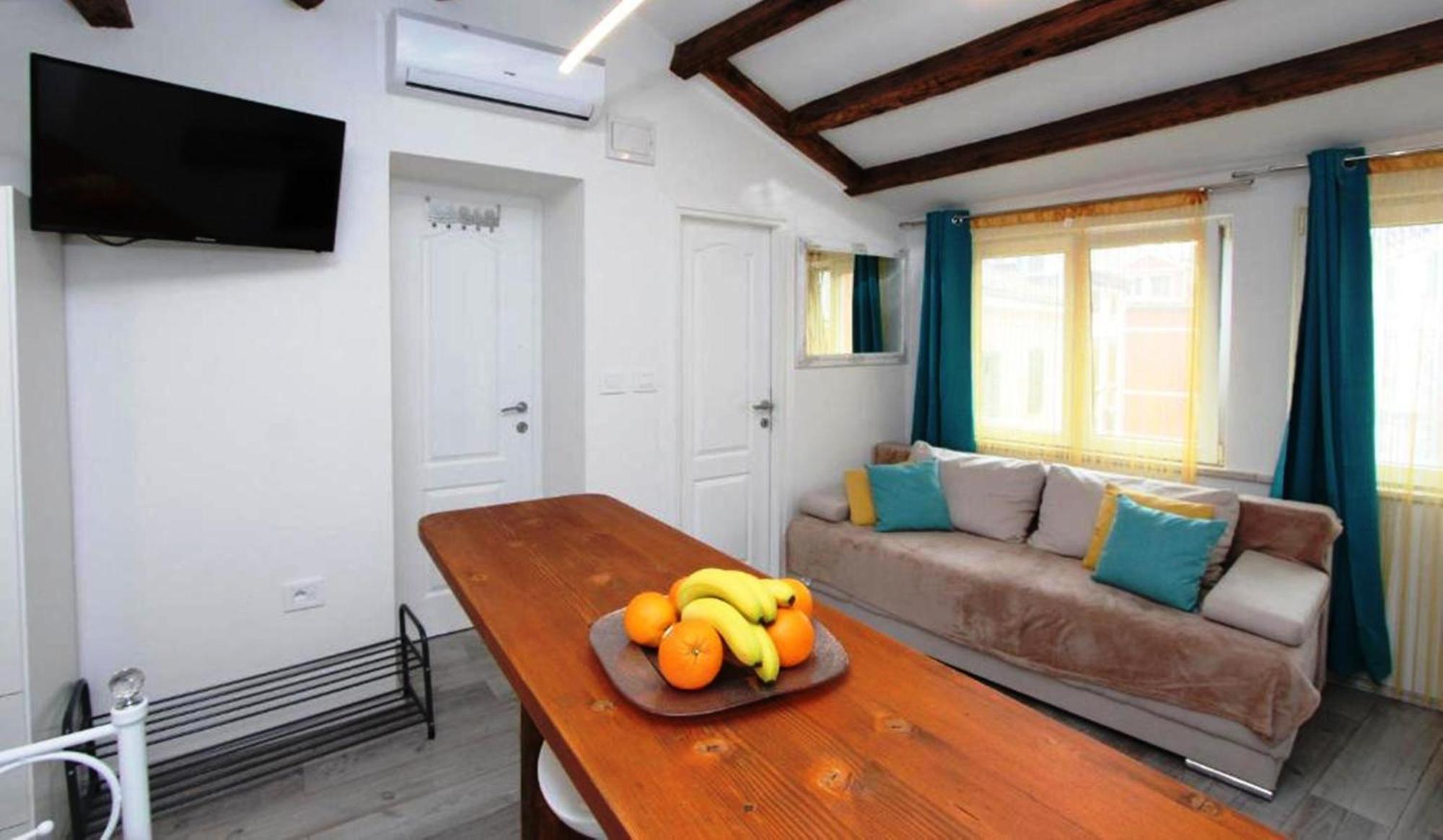 Augusta Apartment Rovigno Esterno foto